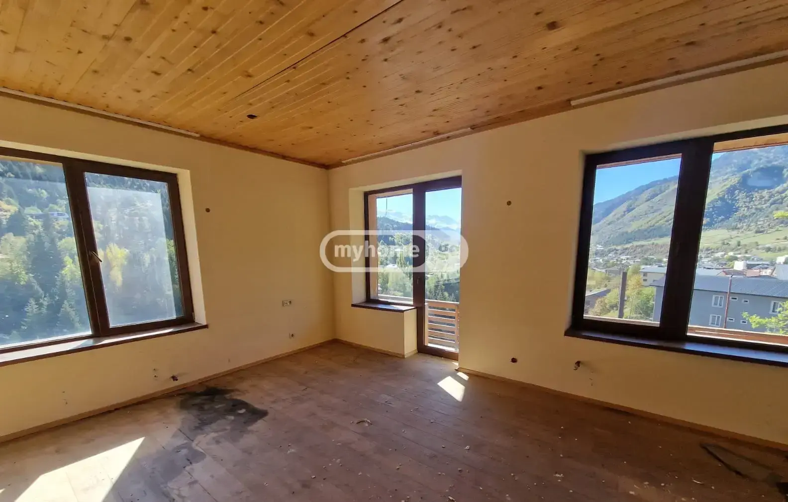 10+ Room Hotel For Sale In Mestia view 4
