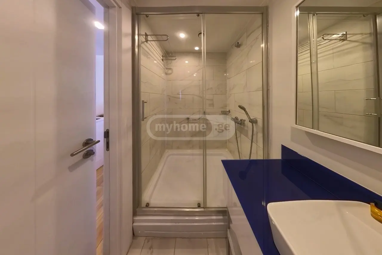 1 Room Hotel Daily Rent In Batumi view 3