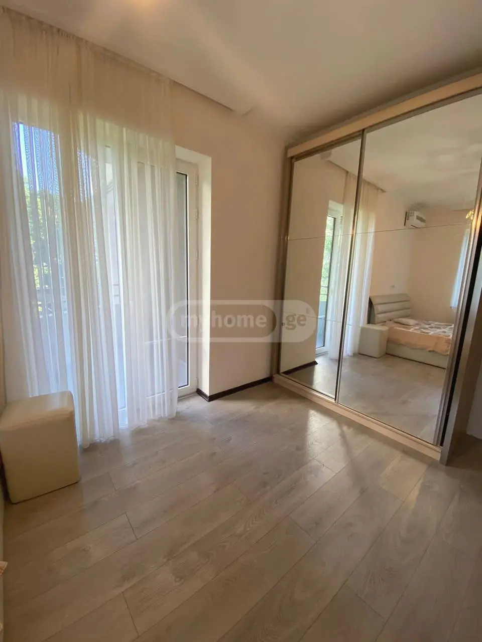 4 Room Apartment For Rent In Vake view 11