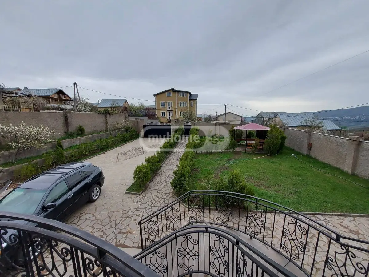 6 Room Country House Daily Rent In Saburtalo view 4