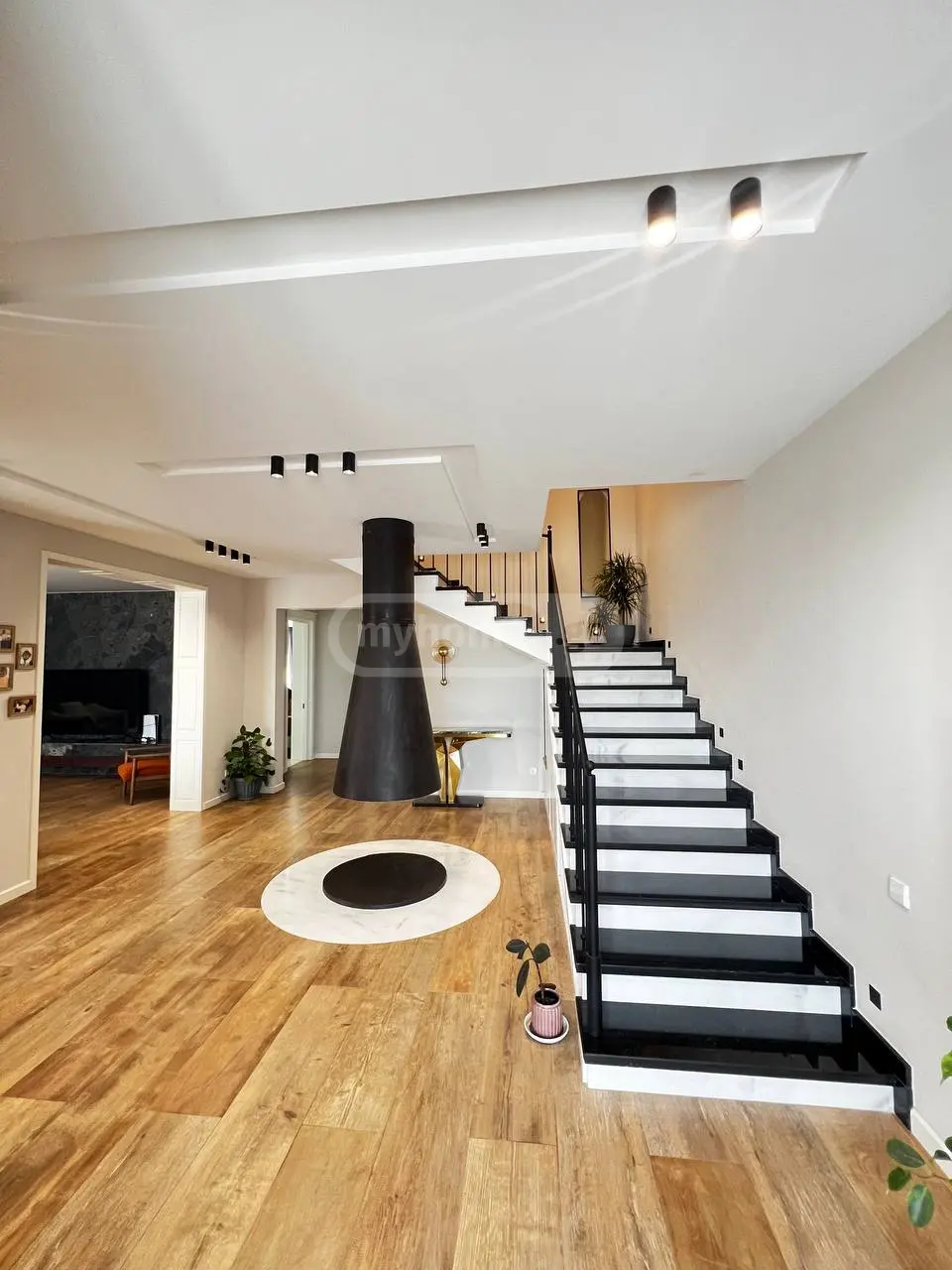 9 Room Private House For Sale view 6