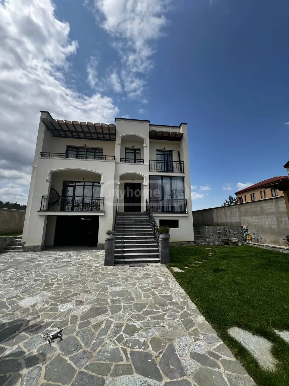 9 Room Private House For Sale view 2