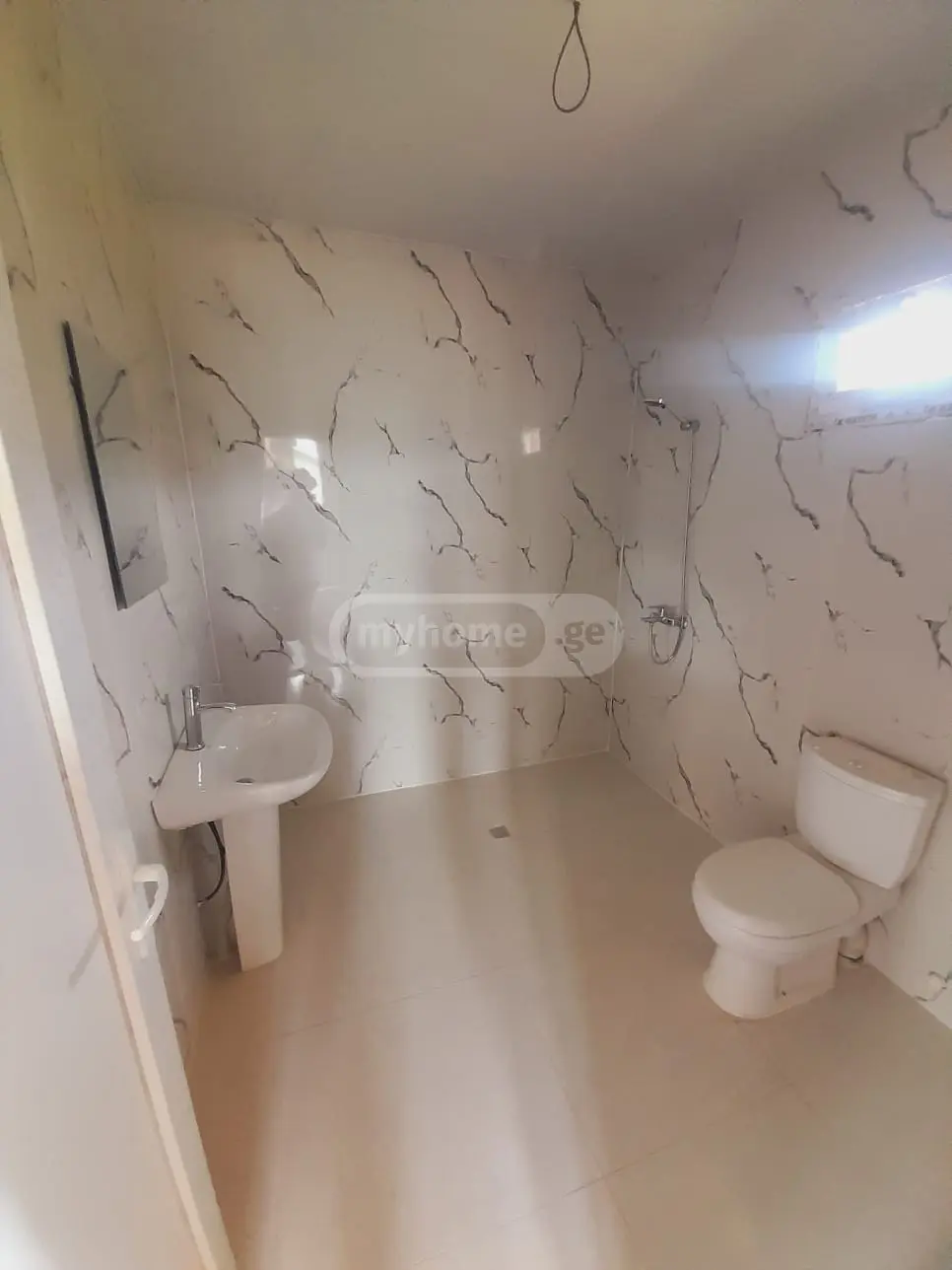 8 Room Private House For Sale view 2