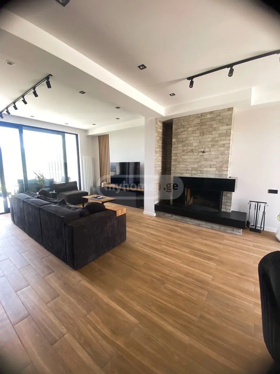 7 Room Country House For Sale view 2