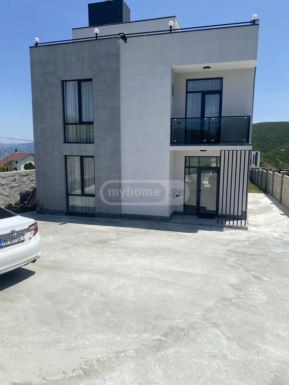 7 Room Country House For Sale view 1