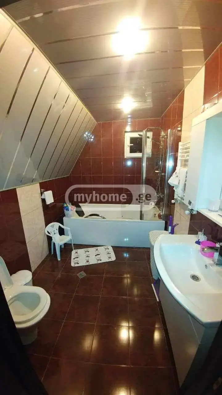 7 Room Private House For Rent In Isani view 7