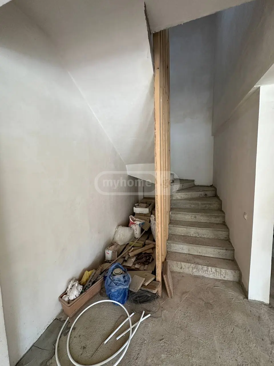 4 Room Private House For Sale view 6