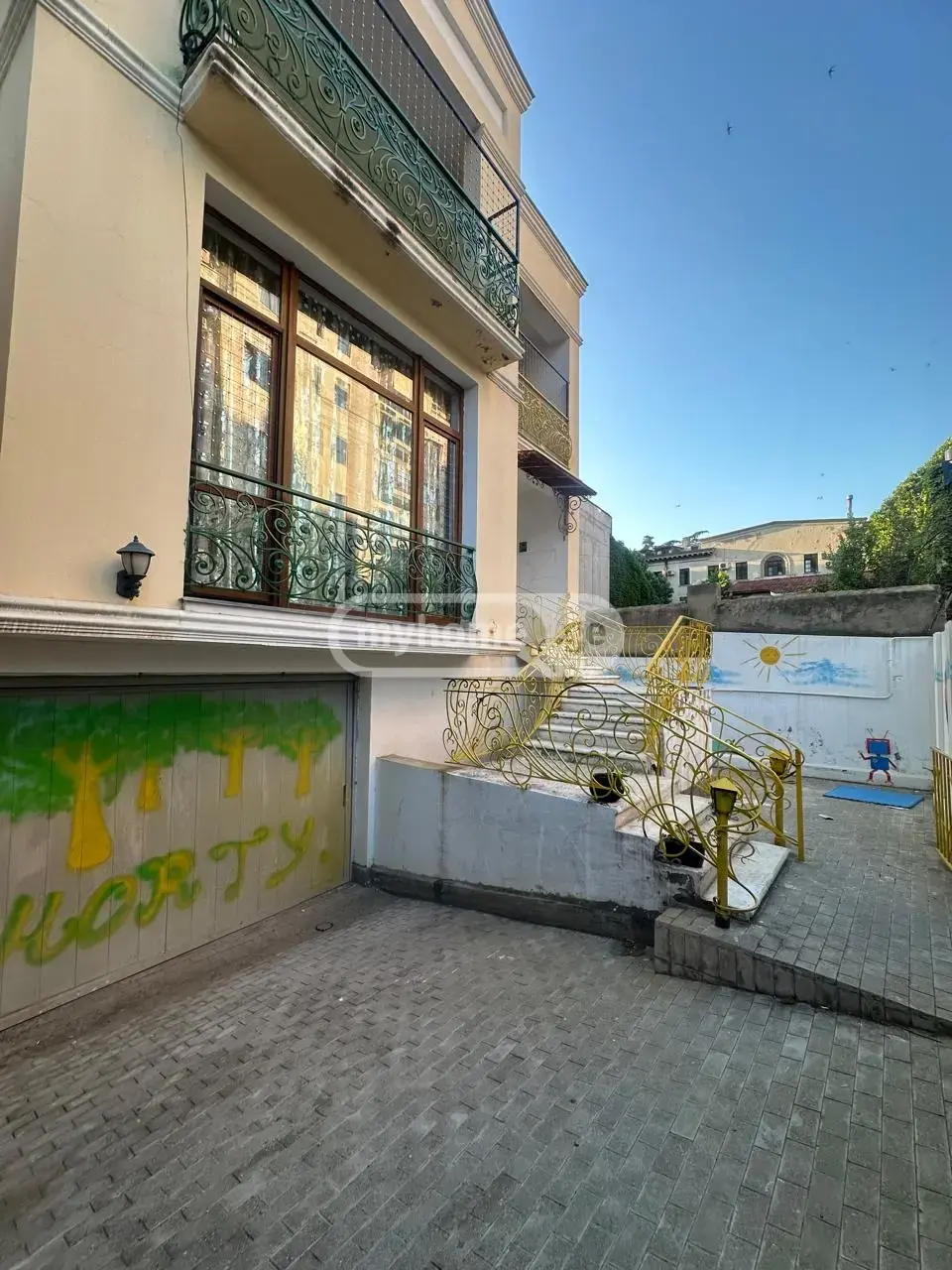 9 Room Private House For Rent In Vera view 1