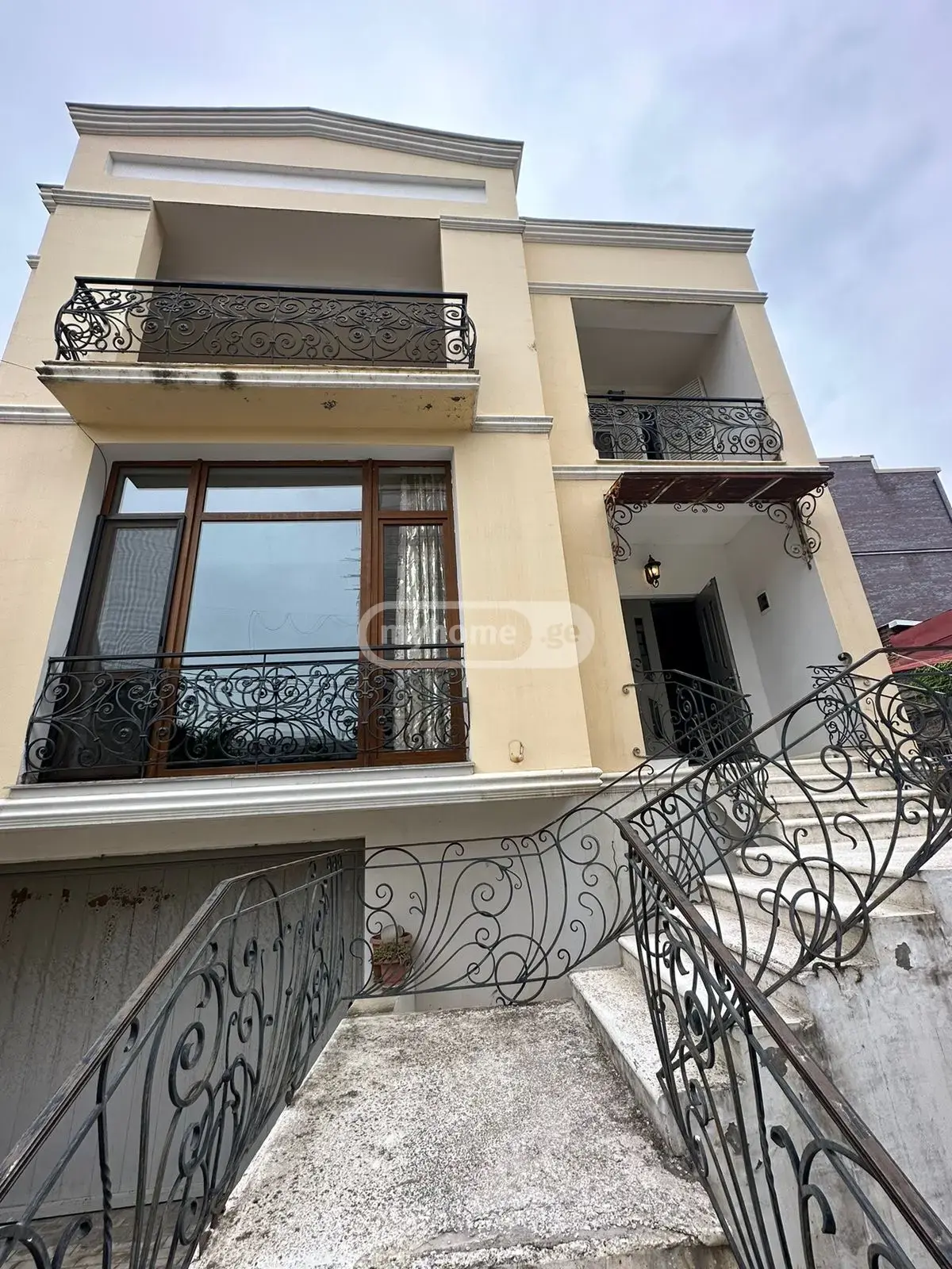 10+ Room Private House For Rent In Vera view 1
