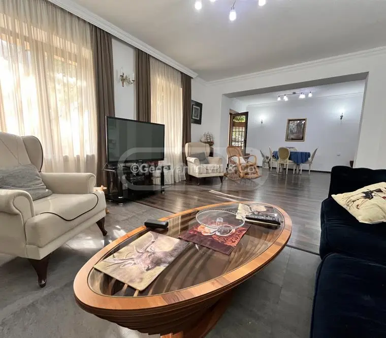 7 Room Private House For Sale view 1