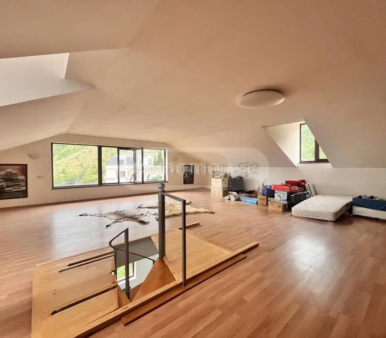 7 Room Private House For Sale view 11