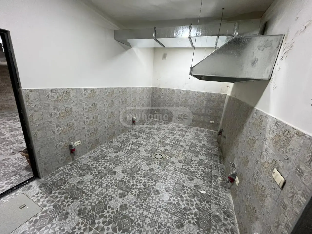 Universal Commercial Area For Rent Avtokarkhana, In Qutaisi view 4