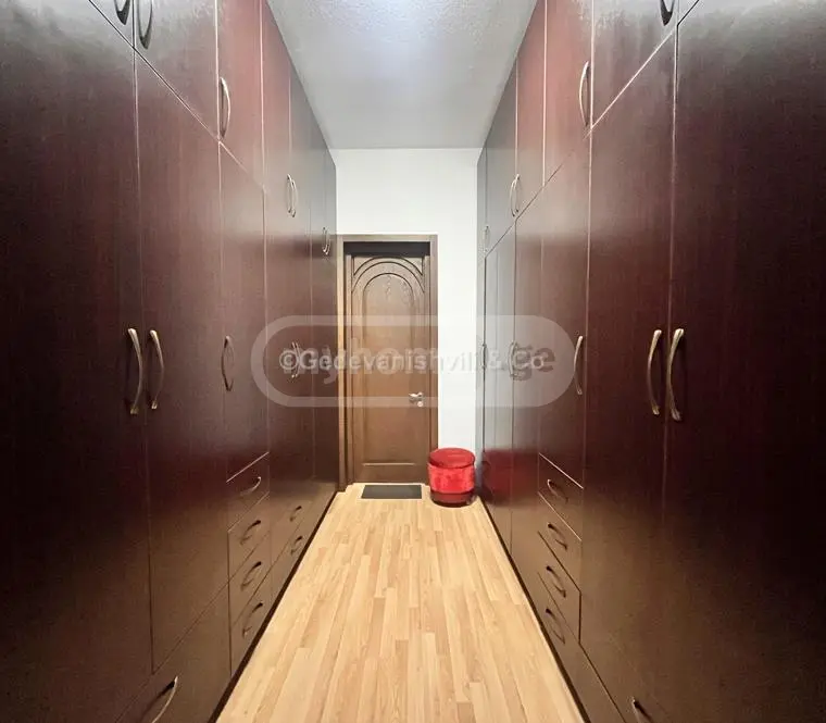 7 Room Private House For Sale view 12