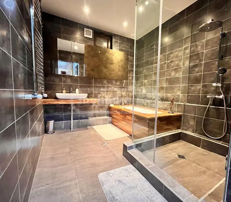 7 Room Private House For Sale view 14