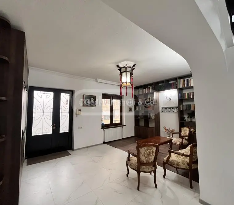 7 Room Private House For Sale view 2