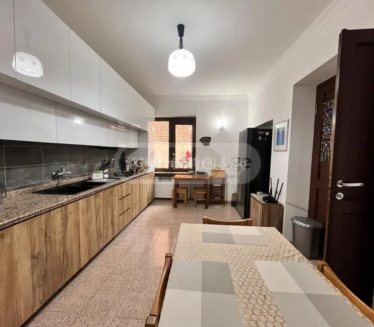 7 Room Private House For Sale view 9