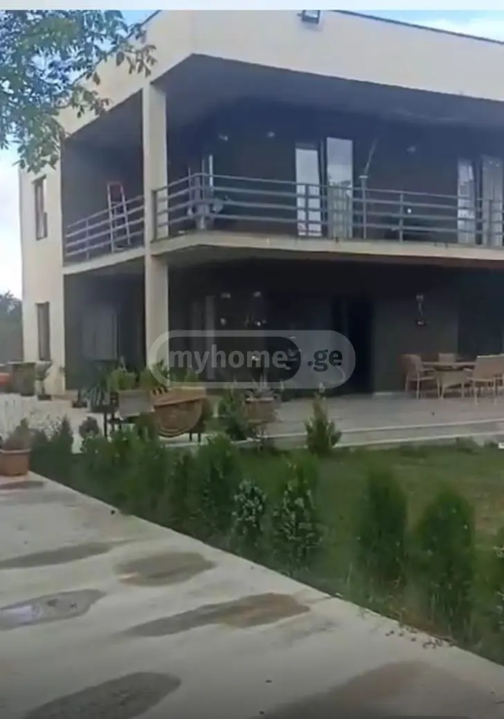 7 Room Country House For Sale view 2