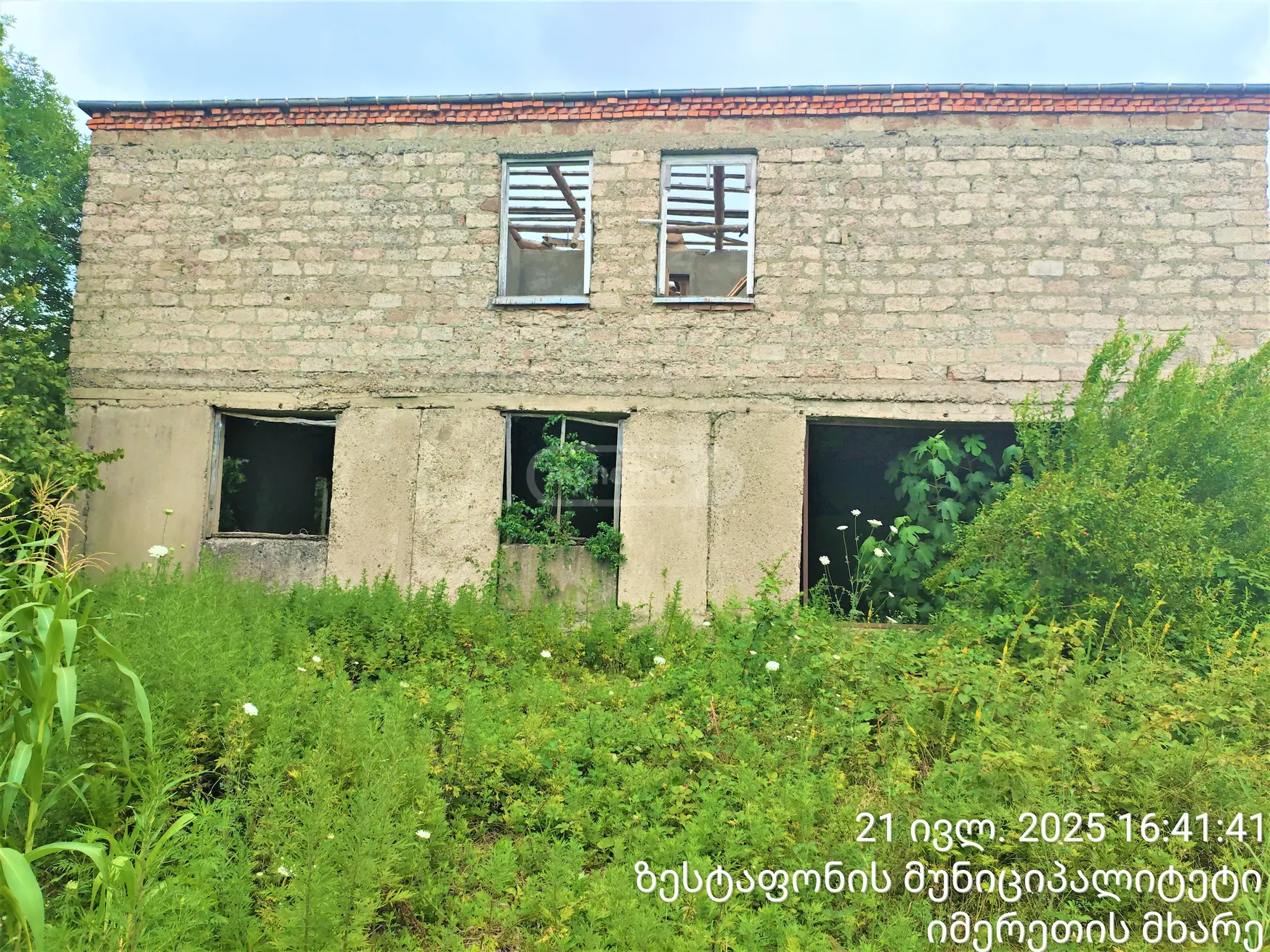 8 Room Private House For Sale view 1