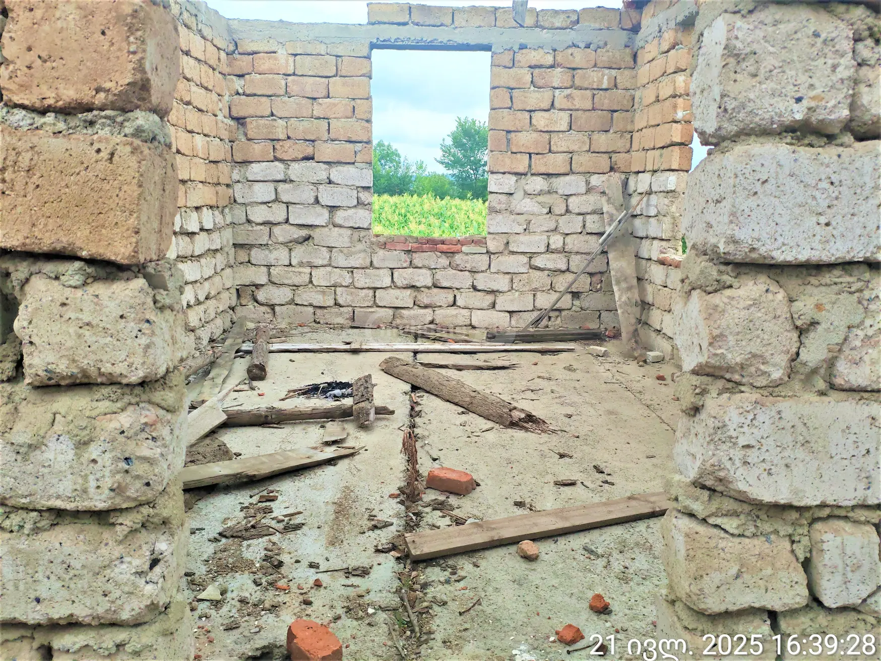 8 Room Private House For Sale view 4