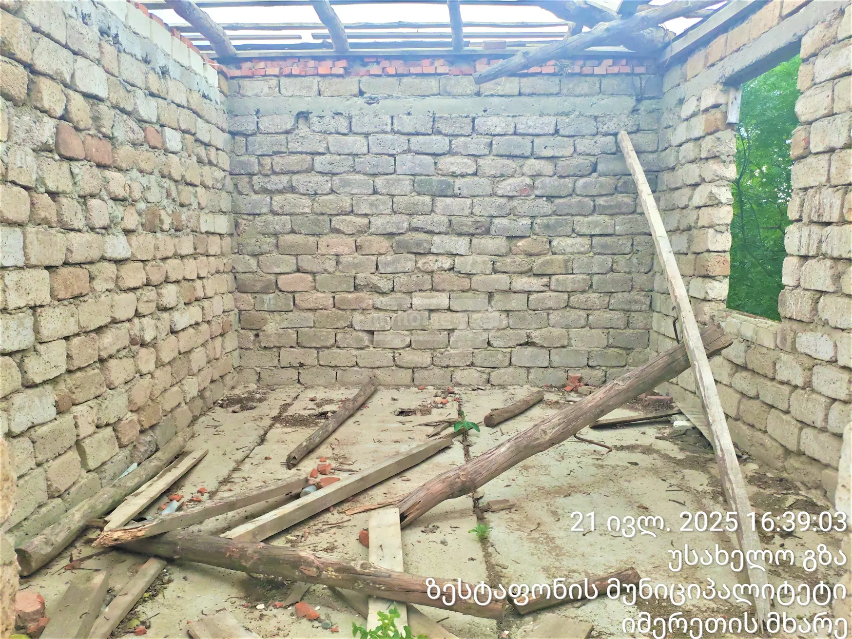 8 Room Private House For Sale view 3