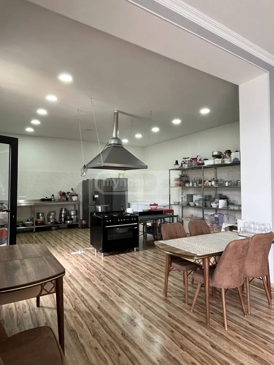 8 Room Hotel For Sale view 4
