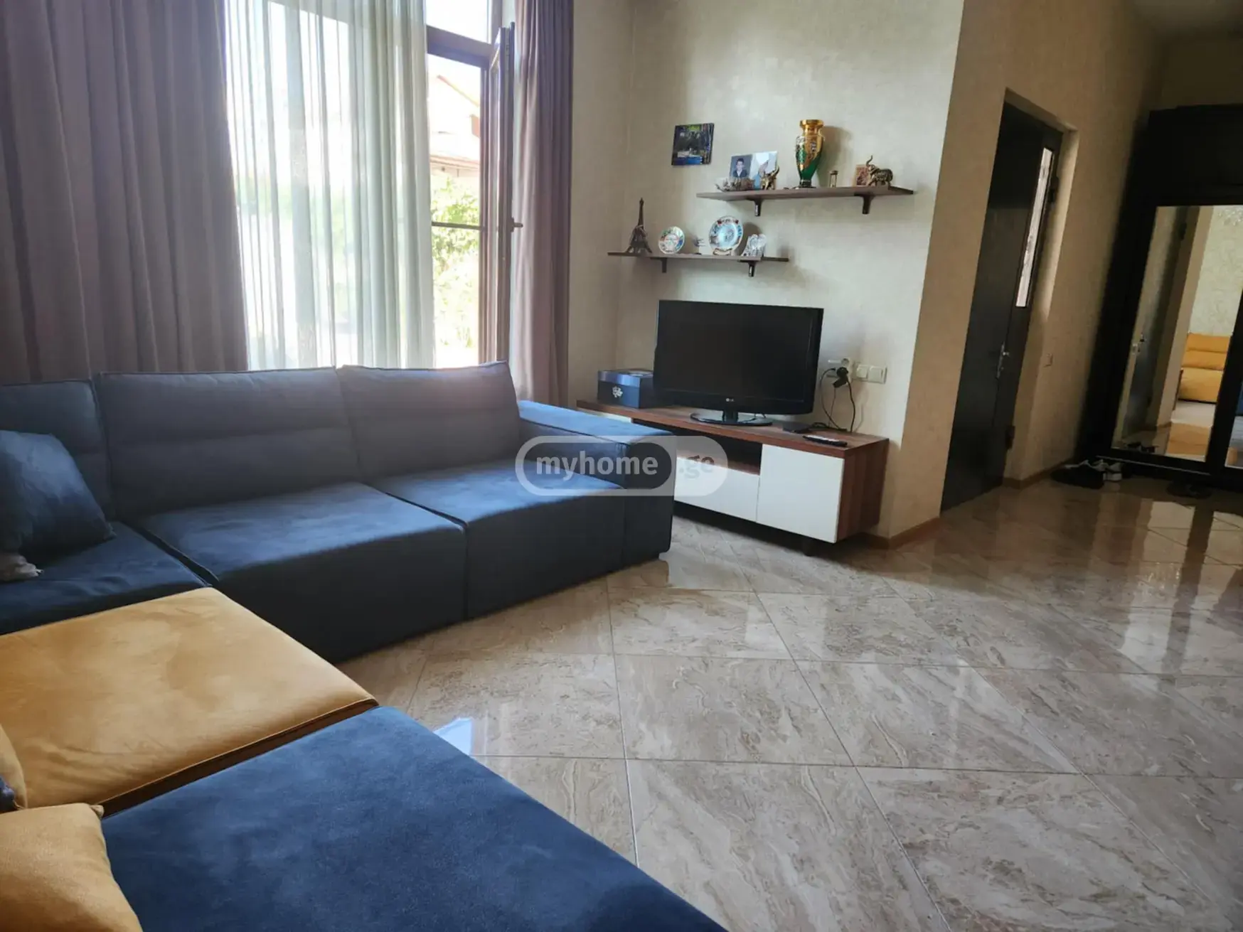 6 Room Private House For Sale view 3