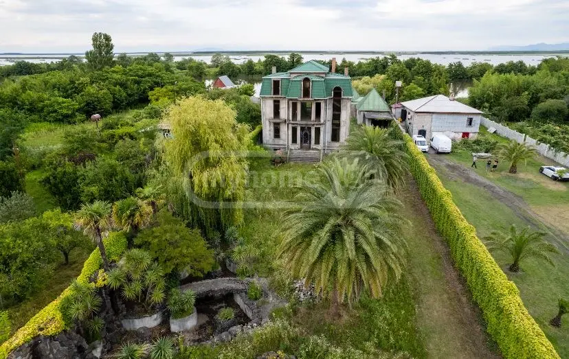 8 Room Private House For Sale view 3