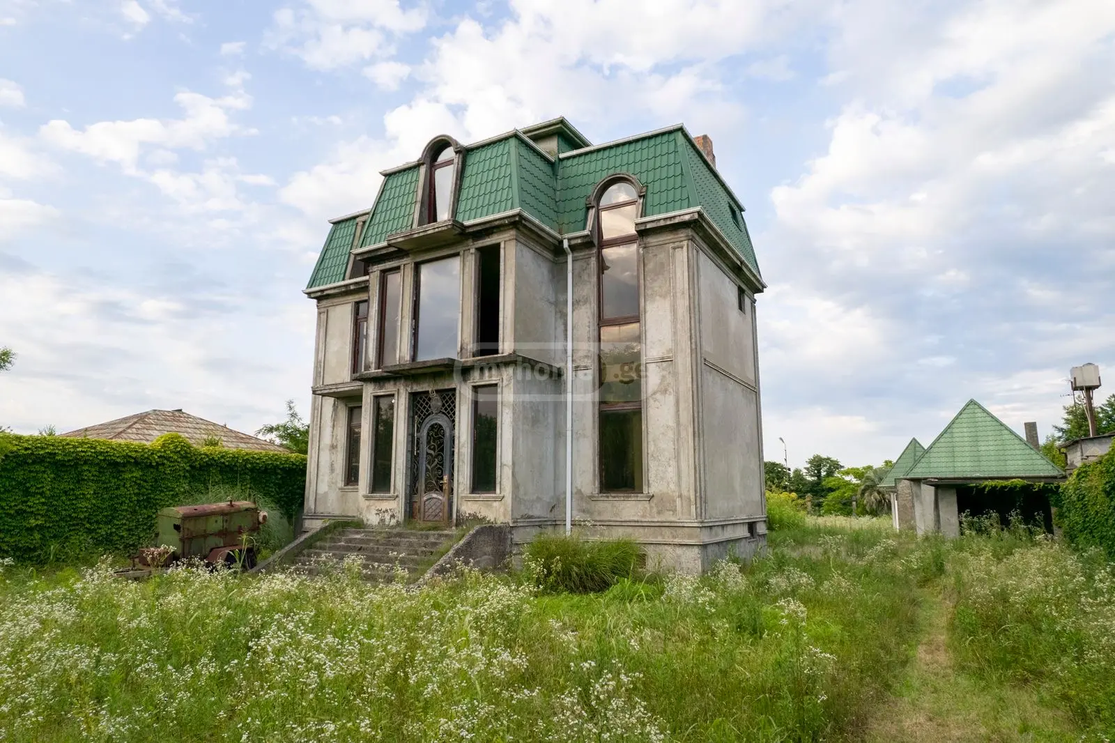 8 Room Private House For Sale view 5