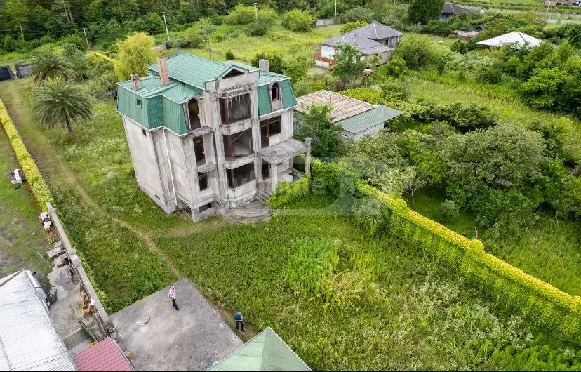 8 Room Private House For Sale view 2
