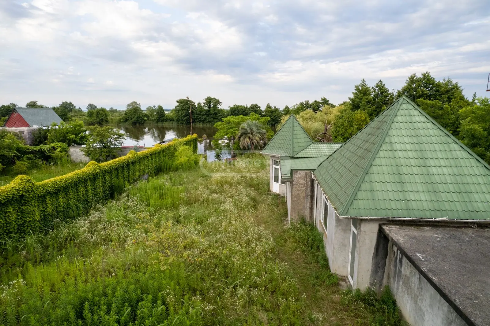8 Room Private House For Sale view 12