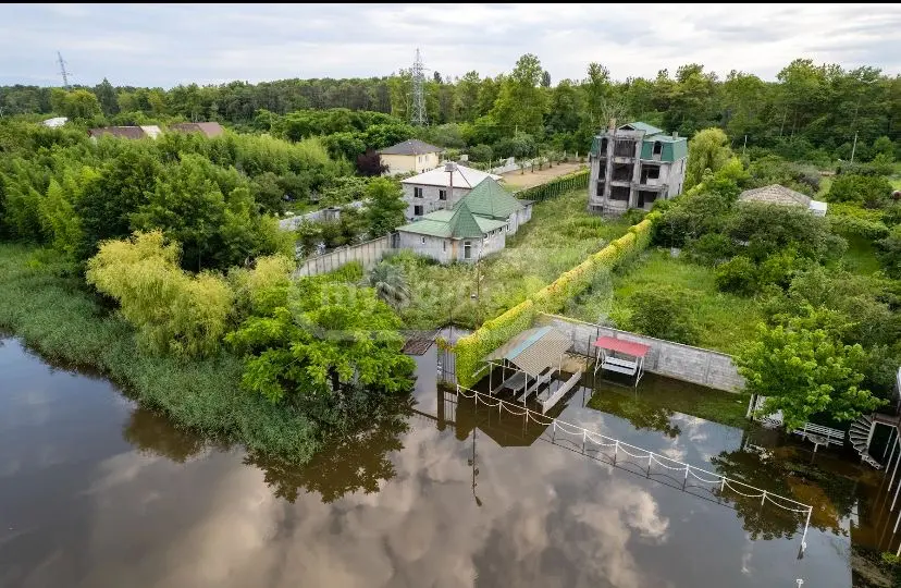 8 Room Private House For Sale view 1