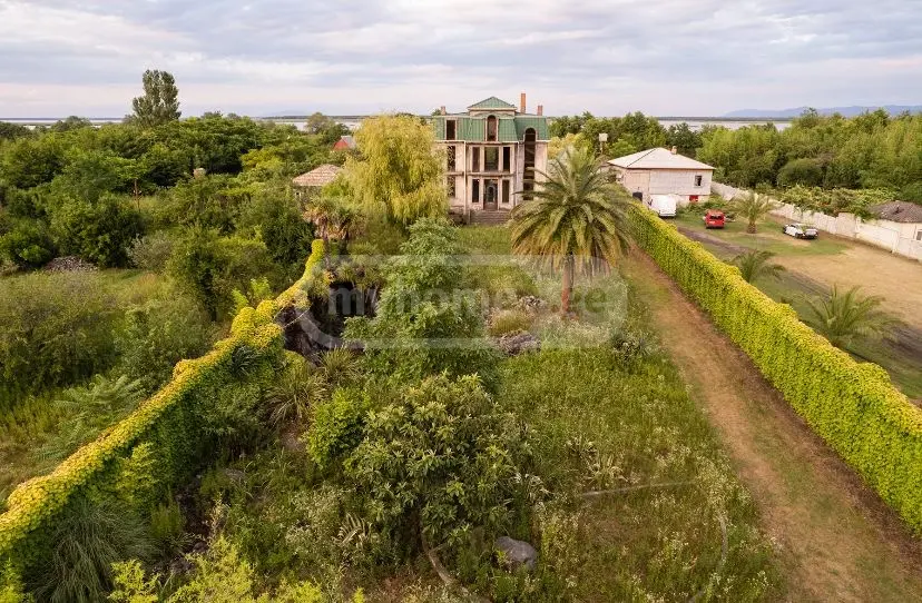8 Room Private House For Sale view 11