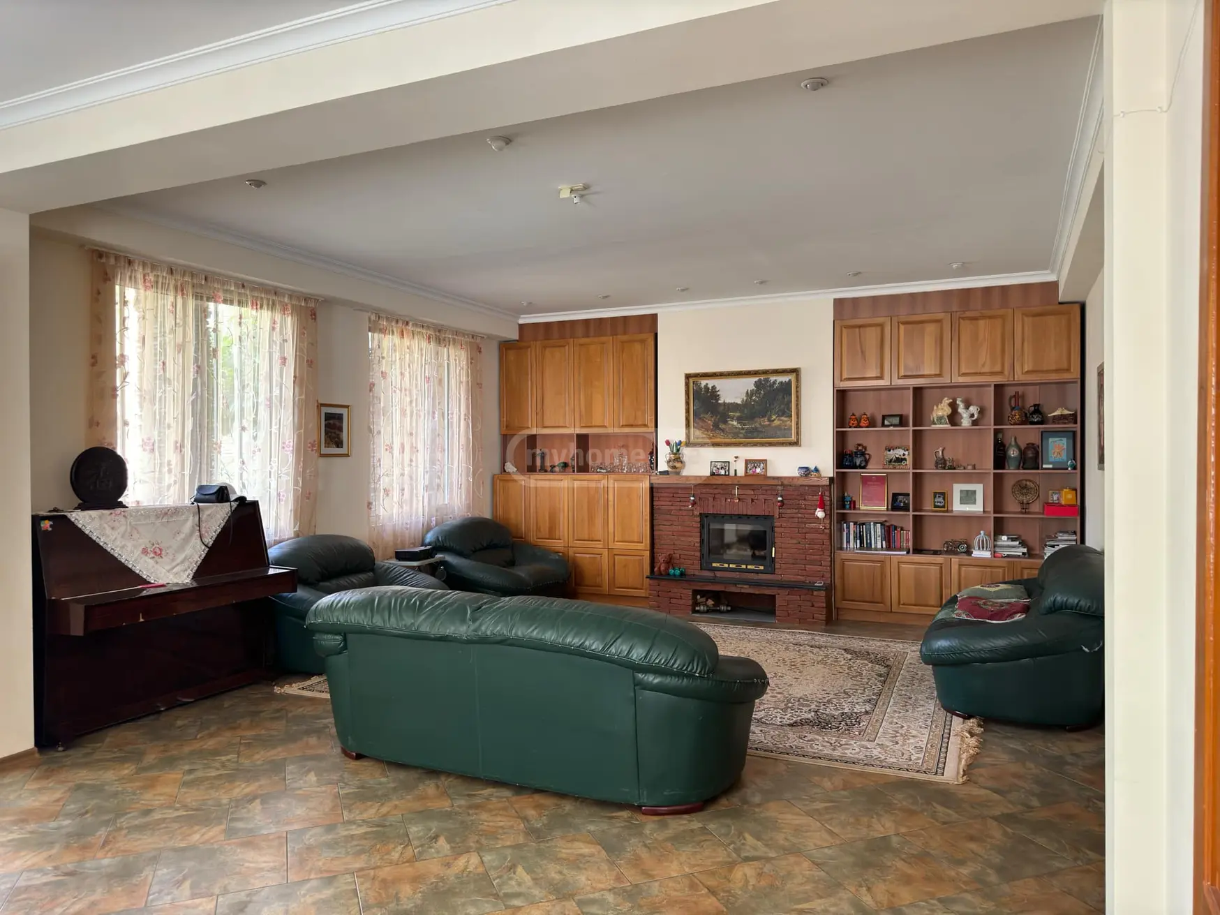 7 Room Private House For Sale view 2
