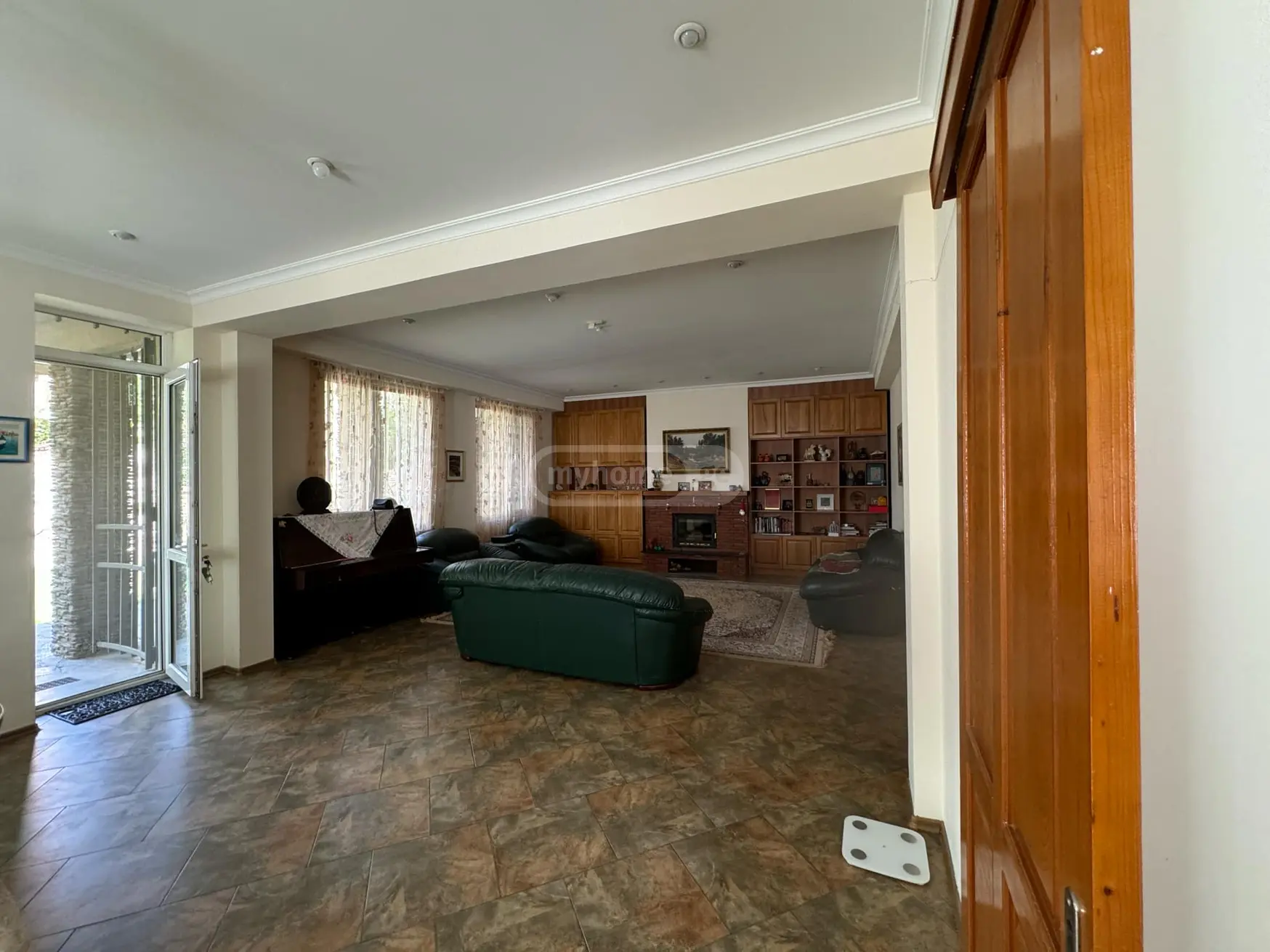 7 Room Private House For Sale view 3