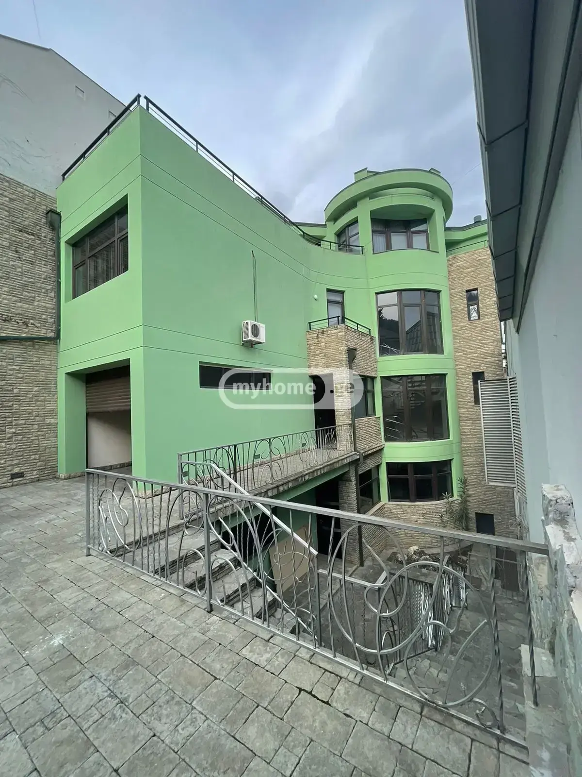 10+ Room Private House For Rent In Vake view 1