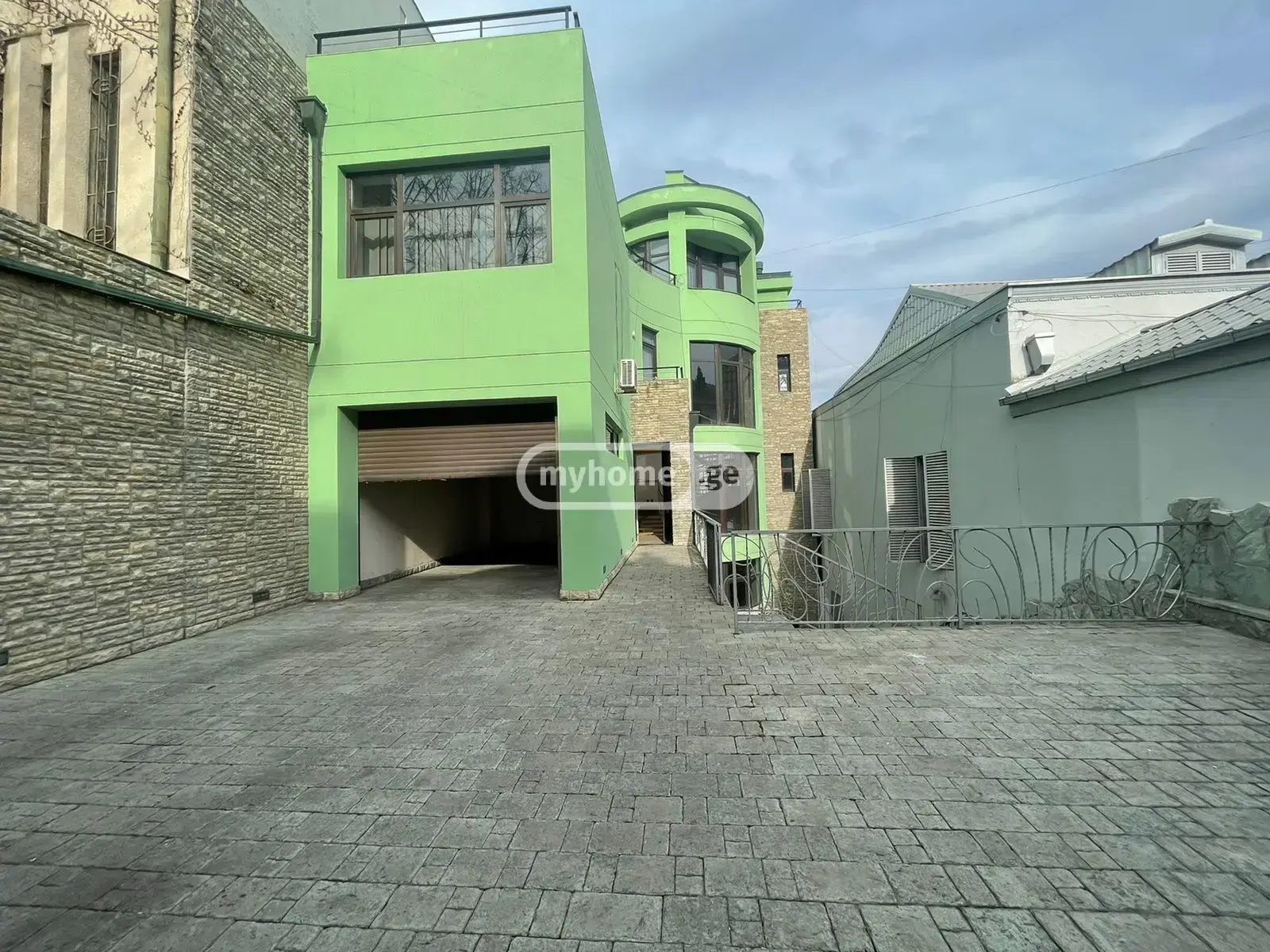 10+ Room Private House For Rent In Vake view 2