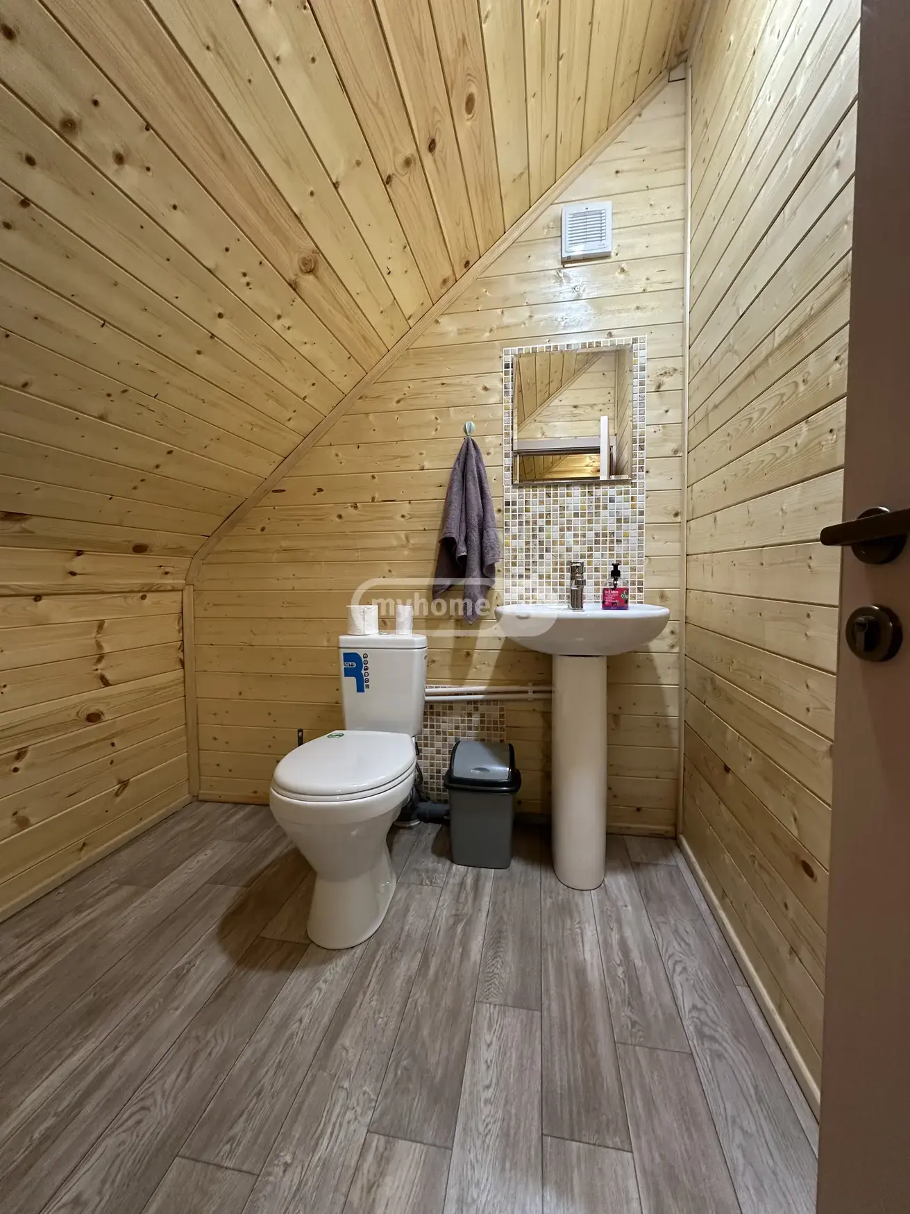 5 Room Private House Daily Rent In Lilo view 6