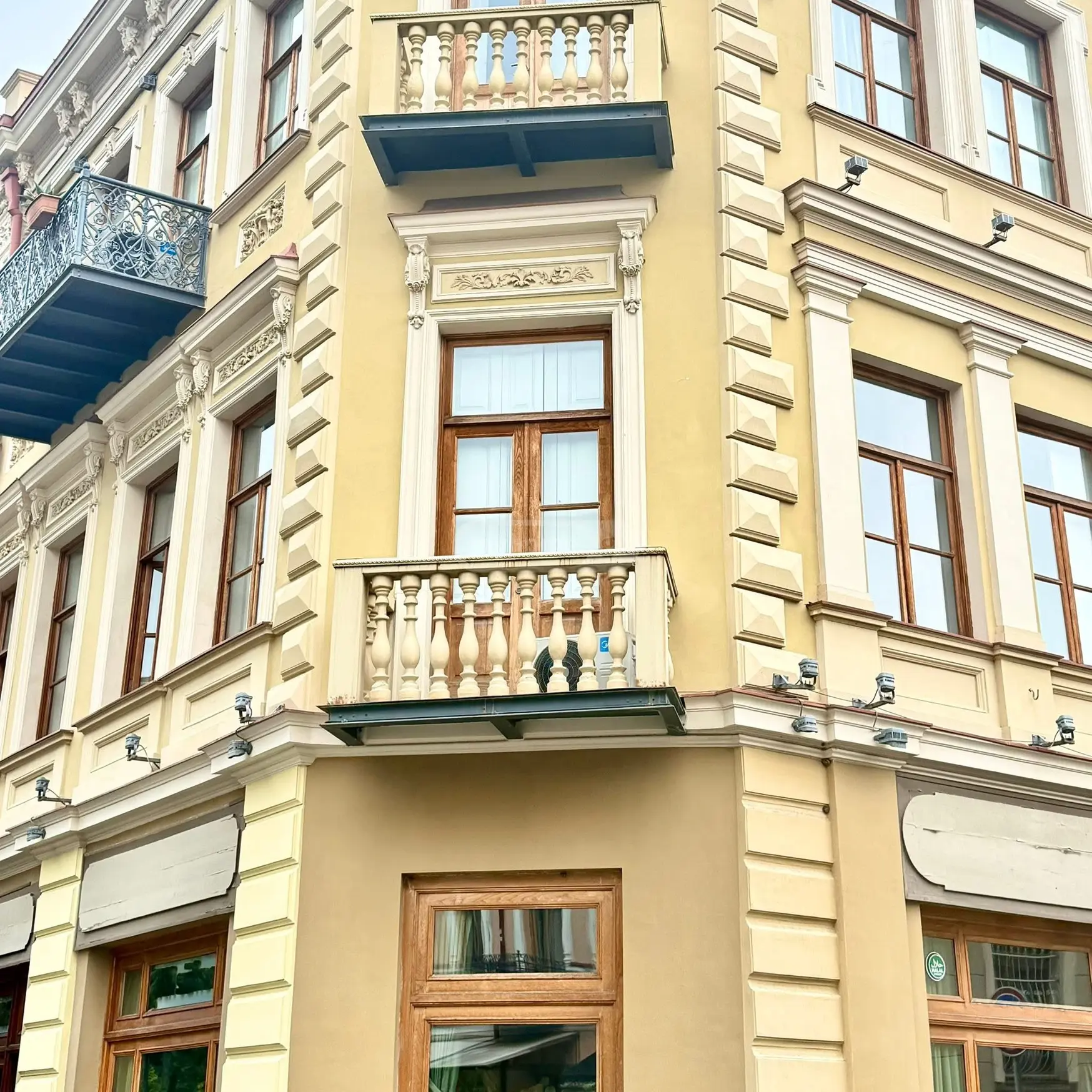 Office Commercial Area For Rent In Sololaki view 4
