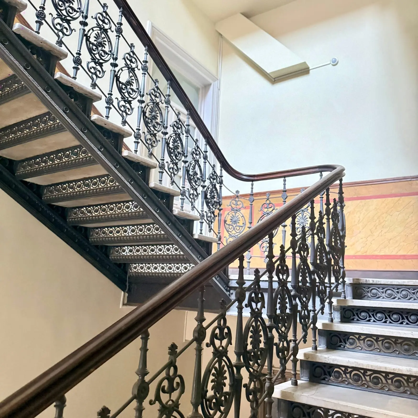 Office Commercial Area For Rent In Sololaki view 7