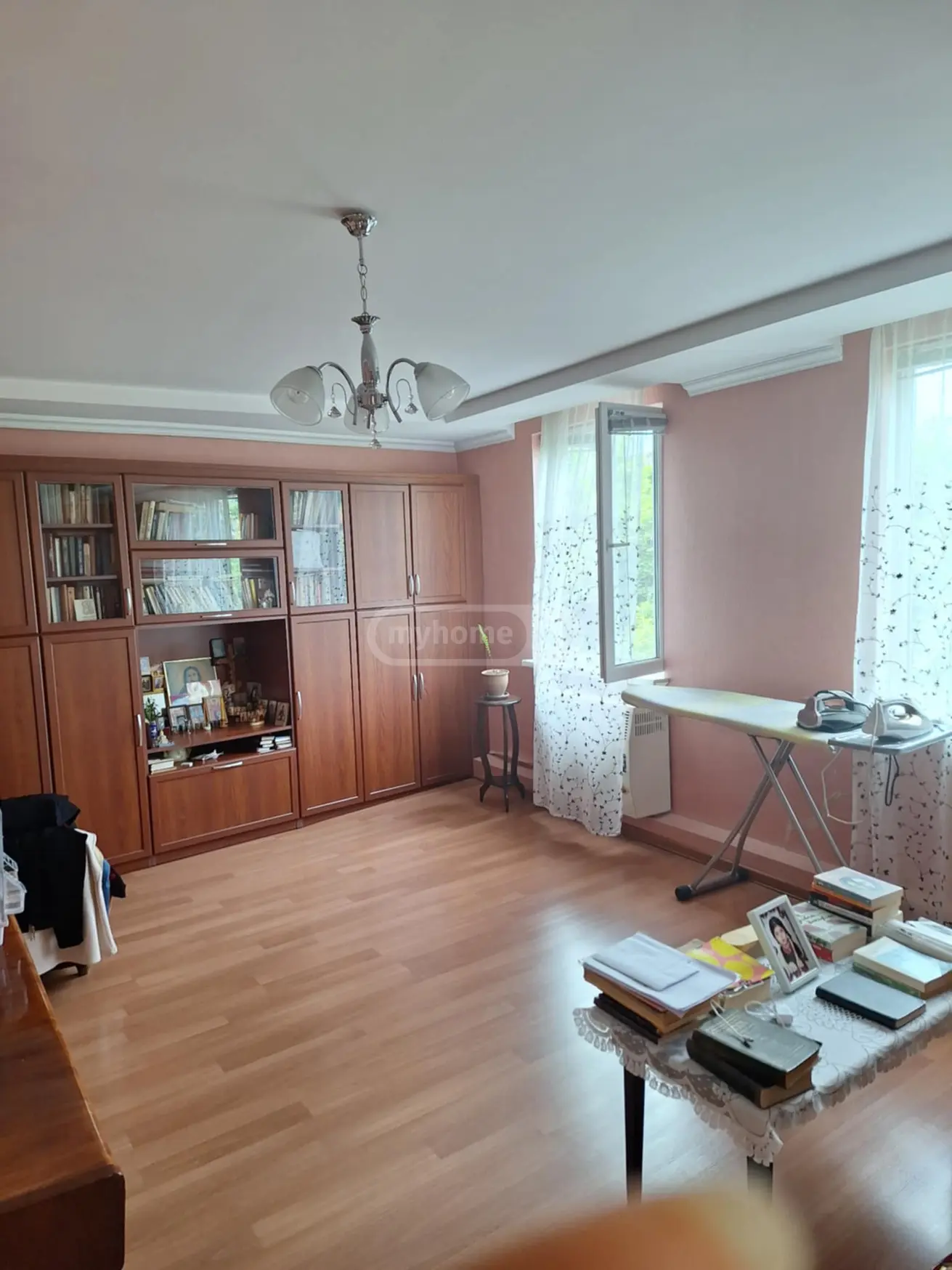 6 Room Private House For Sale view 2
