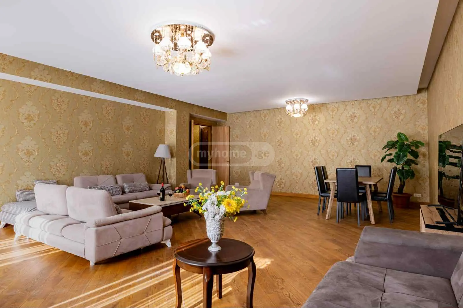 6 Room Apartment Daily Rent In Mtatsminda view 9