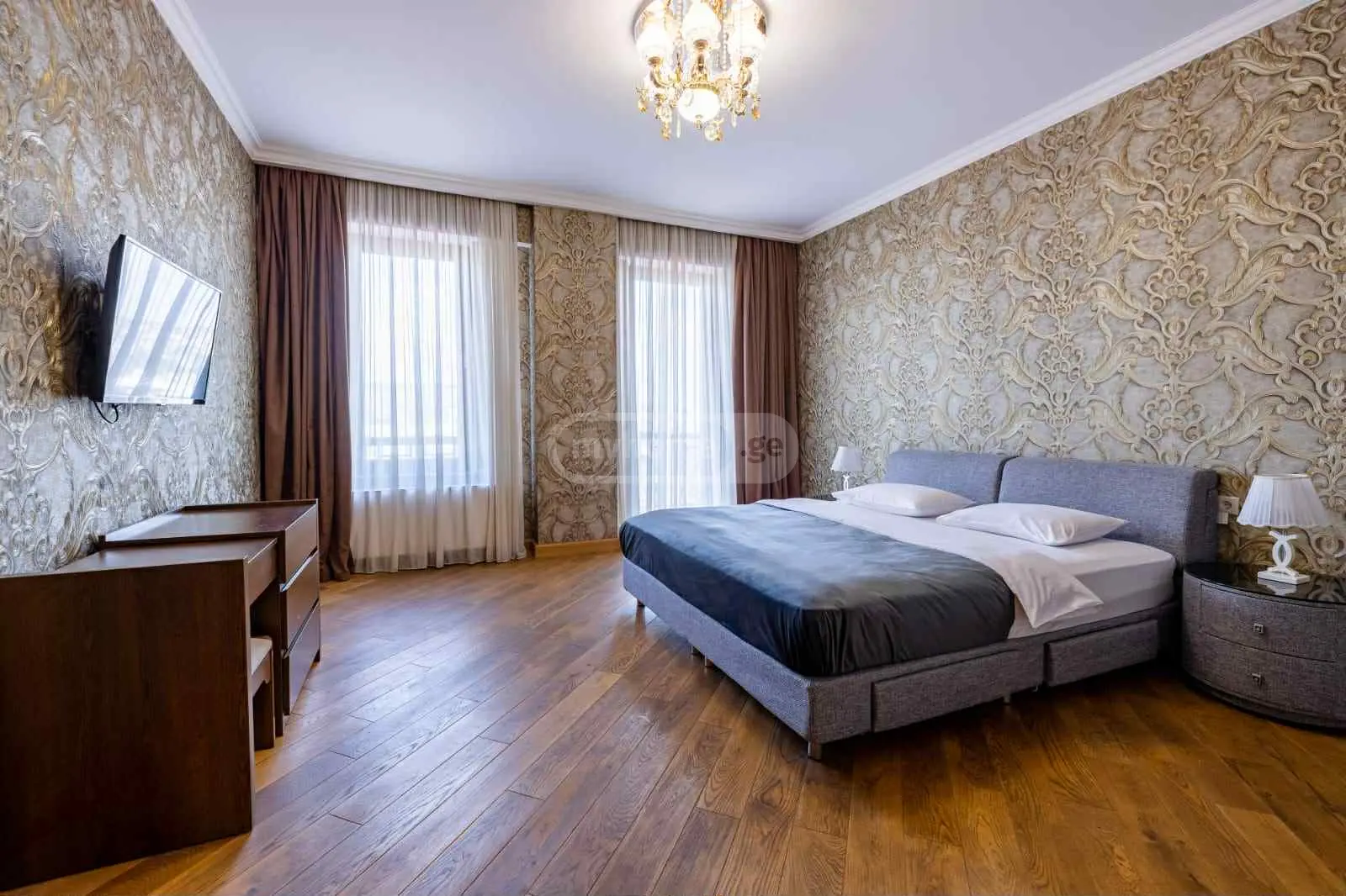 6 Room Apartment Daily Rent In Mtatsminda view 2