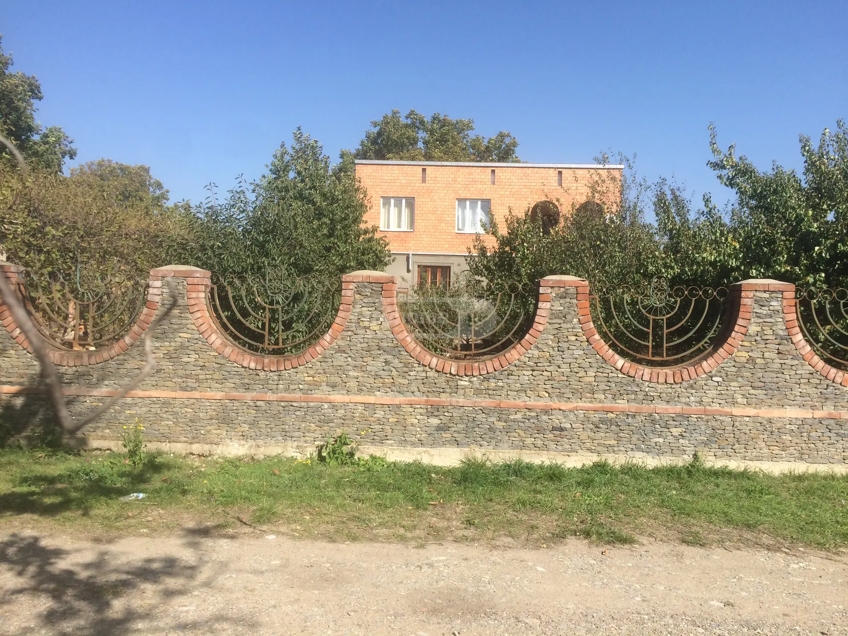 7 Room Private House For Sale view 3
