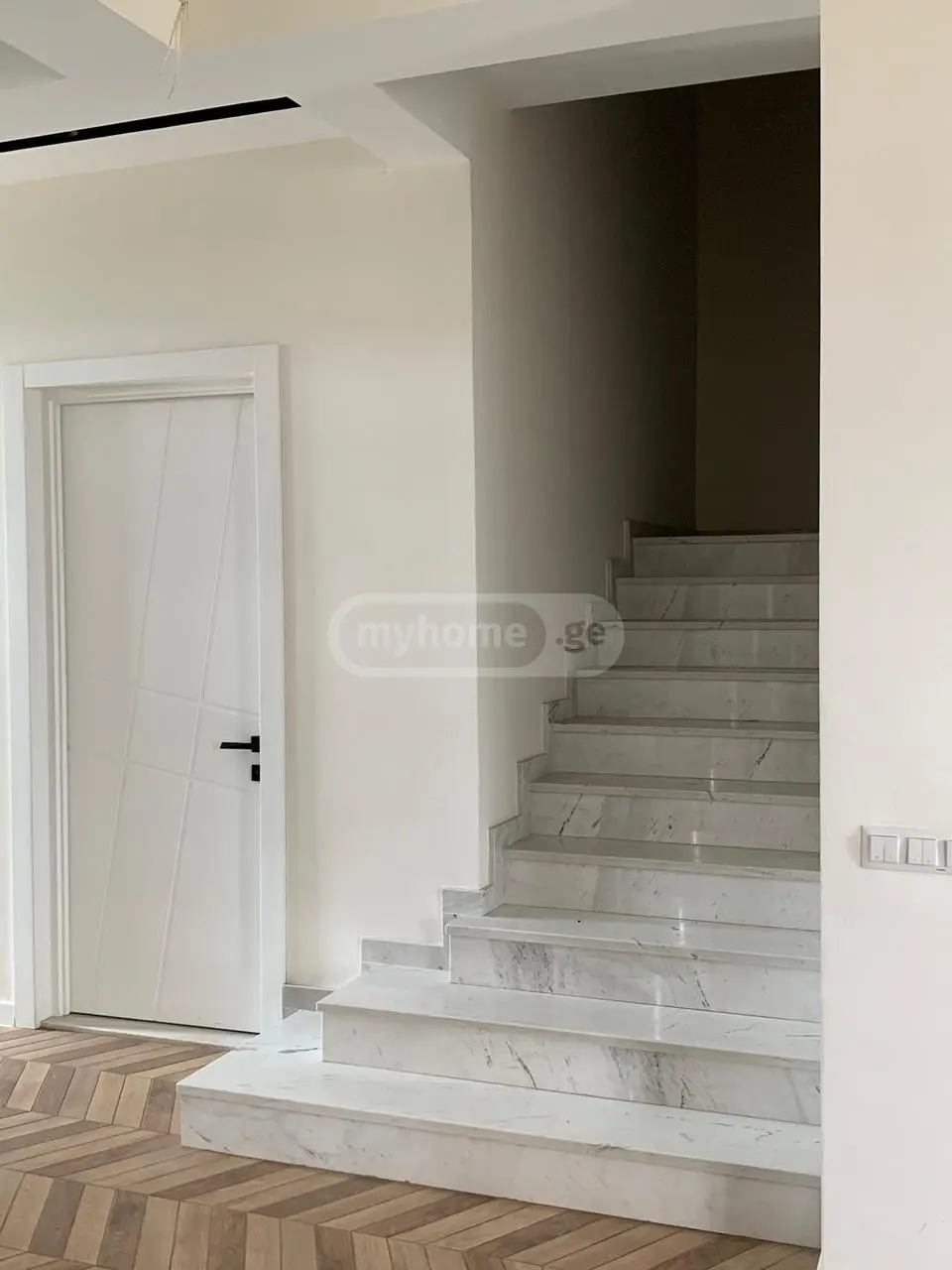 7 Room Country House For Sale view 3