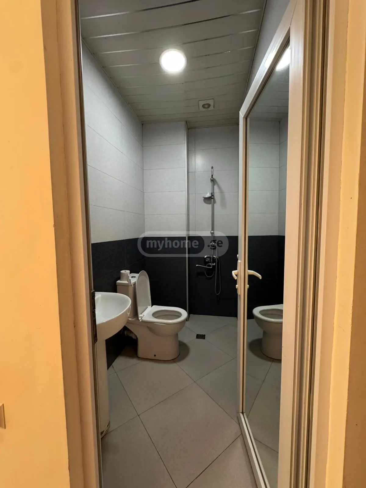 2 Room Apartment Daily Rent In Batumi view 6