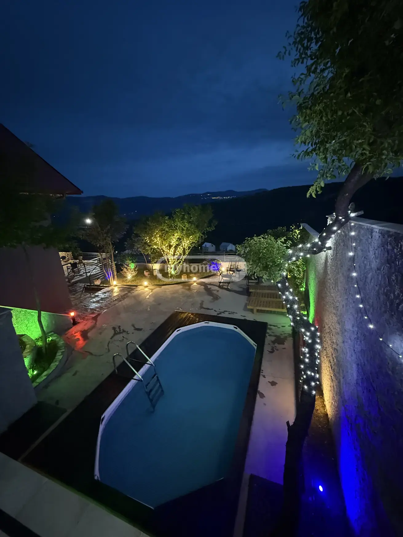 8 Room Country House For Rent In Vake view 3
