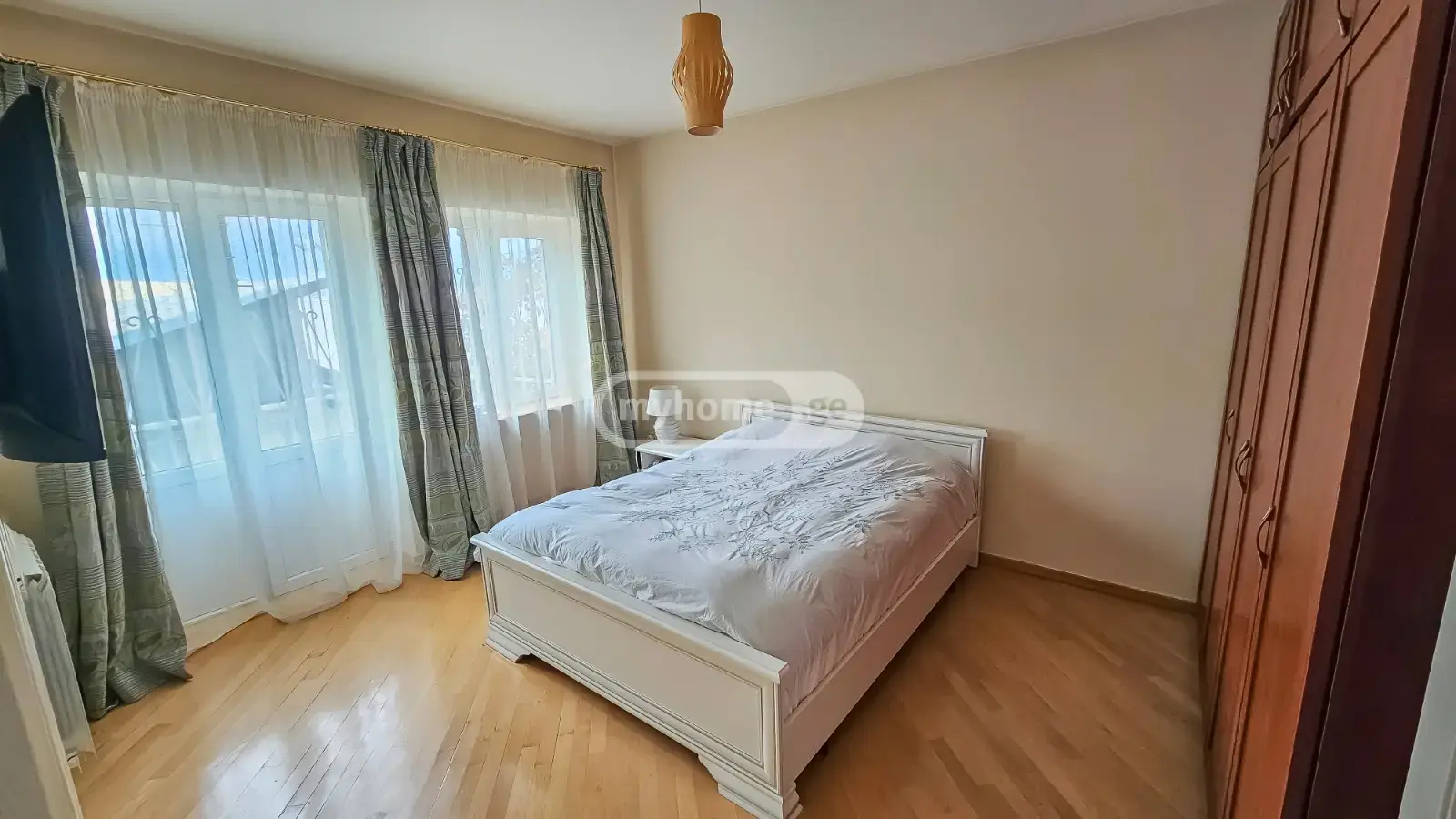 3 Room Private House For Rent In Mtatsminda view 5