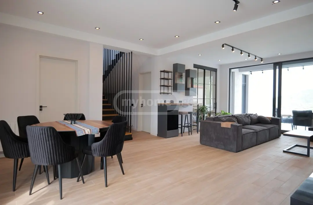 7 Room Country House For Sale view 1