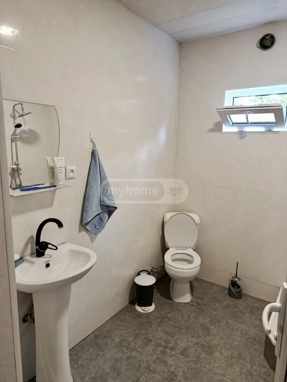 6 Room Private House For Sale view 4