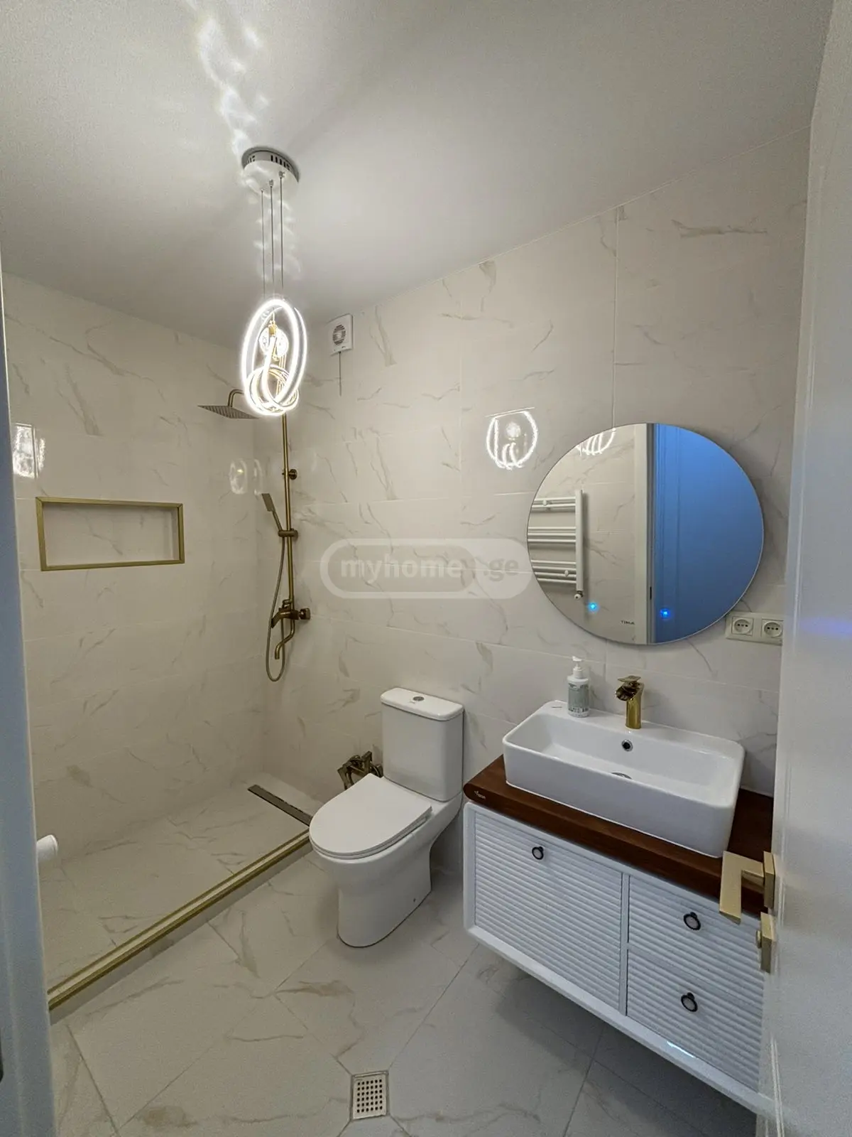 2 Room Apartment Daily Rent Aghmashenebeli, In Qutaisi view 8